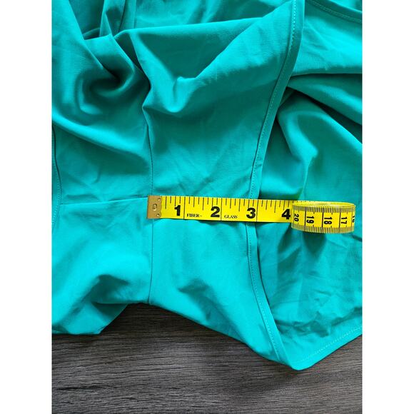 Alo Yoga Spruce Green Match Point Short Athletic Shorts Size Large - Picture 13 of 14